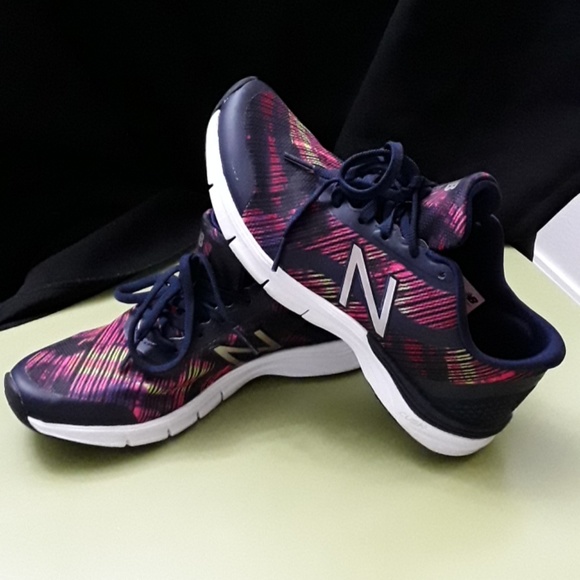 NEW BALANCE GYM SHOES - Picture 3 of 5